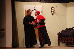 Foto: Premiere - Pfarrer Alfons Teufel gespielt von Jürgen Hamann und Domkapitular Dr. Jüngling gespielt von René Huschen